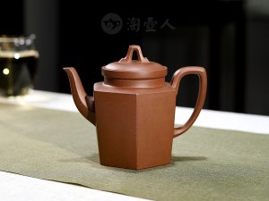 施小马六苑壶
