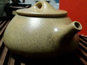 紫砂壶吐黑全解析：成因、辨别与应对指南