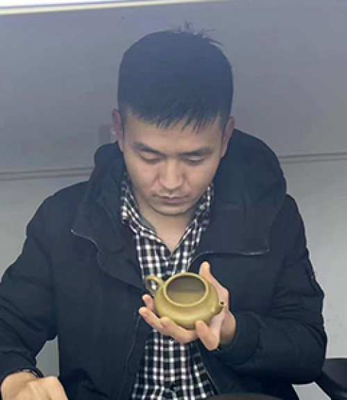 范春震 范春震