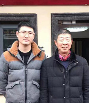 周文全手含香紫砂花器