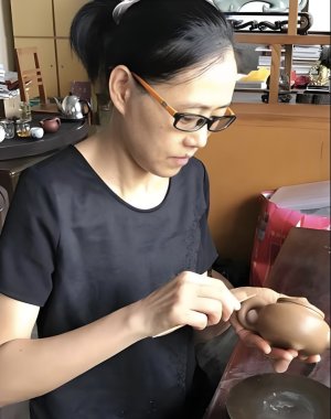 何叶《全手旸忆壶》价格