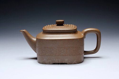 周志良制描金四方玉璧壶