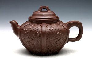 中国宜興 楊勤芳大師匠作 紫砂 詩紋山竹文茶壺 在銘 刻印あり WWTT026 中国宜興 楊勤芳大師匠作 紫砂 詩紋山竹文茶壺 在銘 刻印あり