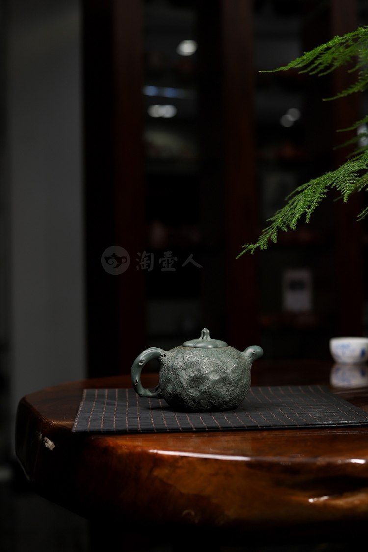 朱颖樱制薄胎供春壶