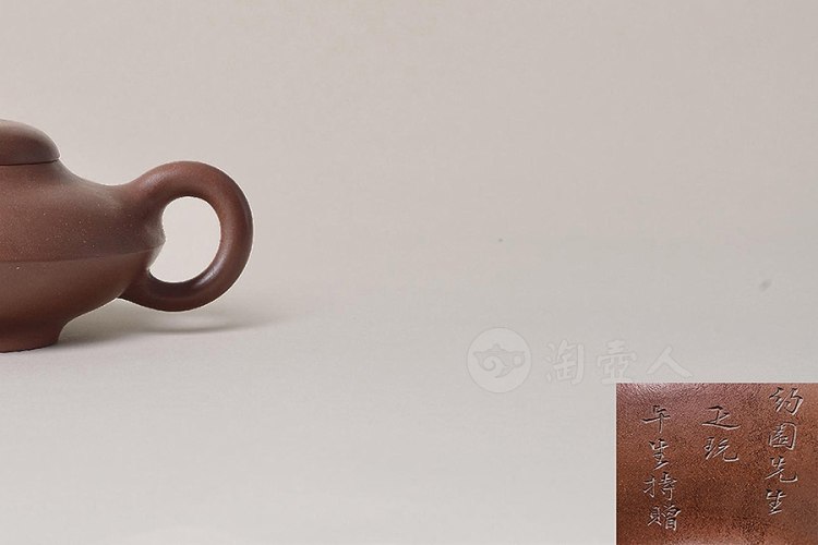 杨彭年制《紫砂合欢壶》