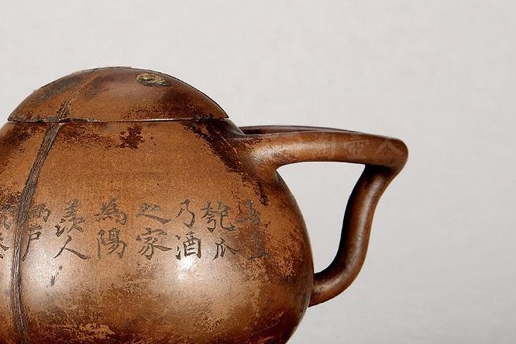 梅调鼎刻何心舟制玉成窑《紫泥椰瓢壶》