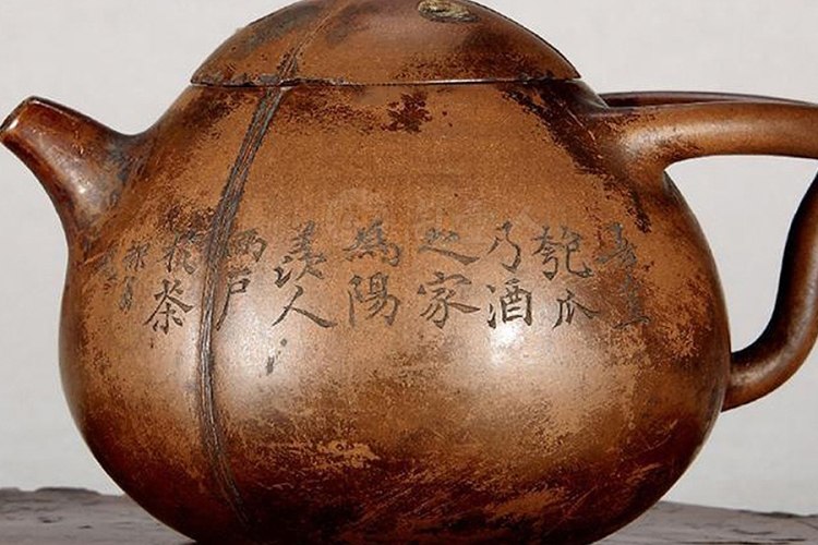 梅调鼎刻何心舟制玉成窑《紫泥椰瓢壶》
