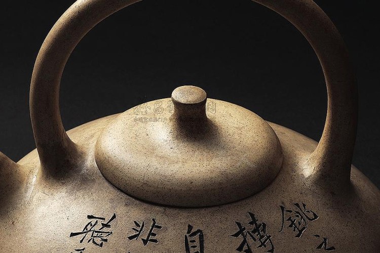陈曼生为江听香铭杨彭年制《石铫壶》