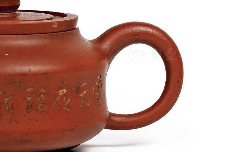 范章恩制粉红浆三足周盘壶
