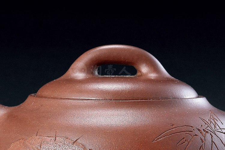 民国-范章恩制刻灵芝竹纹扁腹壶