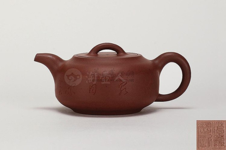 范章恩制平盖圆腹壶