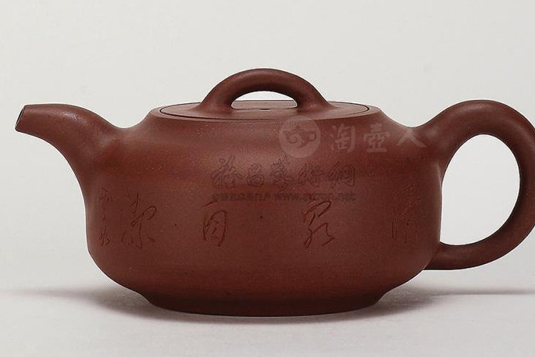 范章恩制平盖圆腹壶