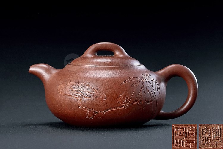 民国-范章恩制刻灵芝竹纹扁腹壶