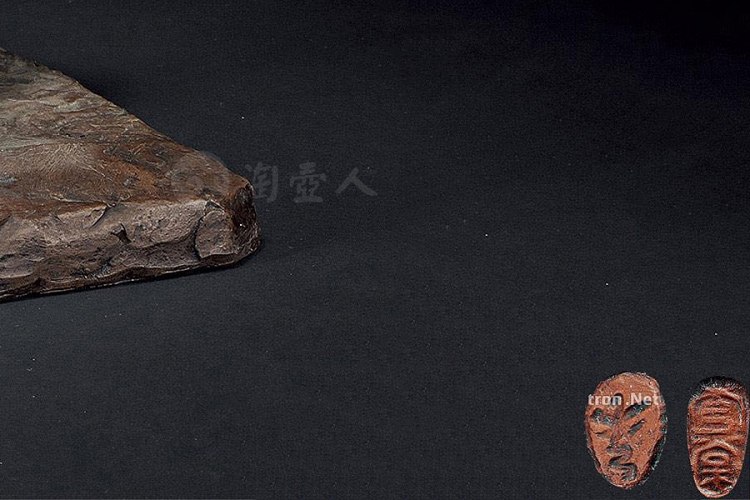 徐秀棠制扶老携幼雕塑