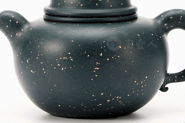 何道洪制高帽掇球壶
