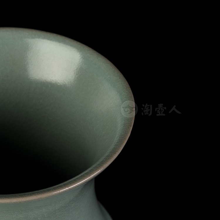 张涛制玉兰瓶