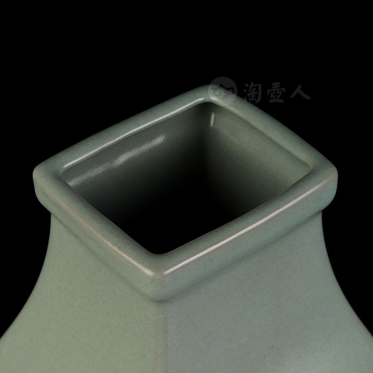 张涛制仿古方瓶