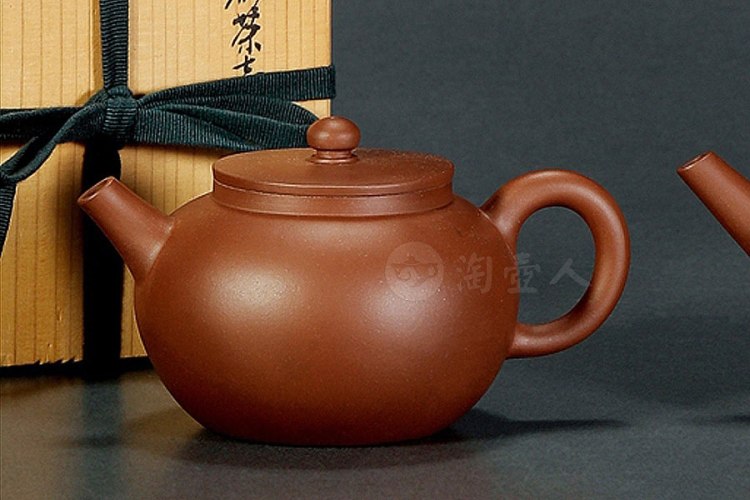 高振宇制紫泥巨轮珠壶及紫泥平盖壶一组两件