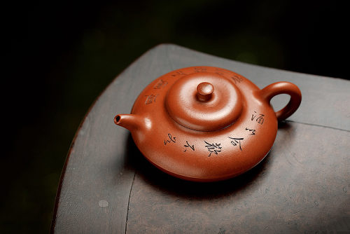 申锡制《朱泥合欢壶·朱石楳刻》