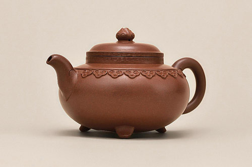 顾景舟制《三足云肩如意壶》