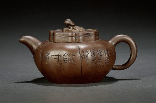 蒋永西制并刻《紫泥狮球壶》