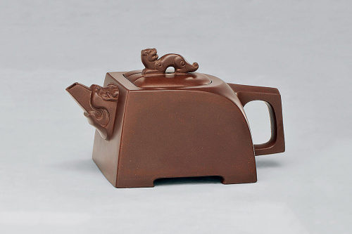 高海庚制《卧虎壶》