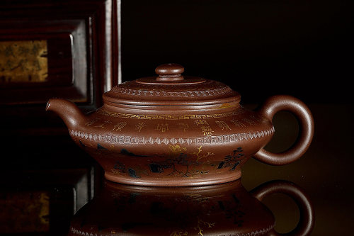 大清乾隆年制《描金银紫泥虚扁壶(龚心钊旧藏)》