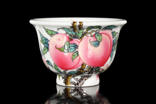 粉彩寿桃品茗杯